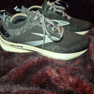 Brooks Levitate Running Shoes - Gray and White